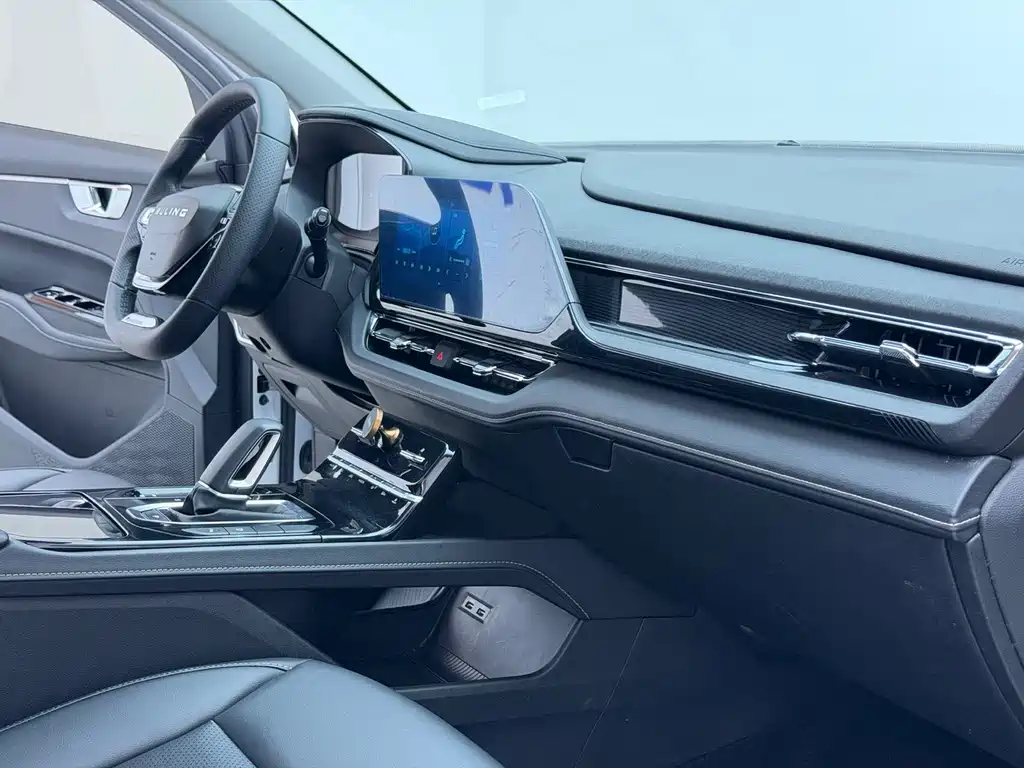 Wuling Capgemini 2022 1.5T CVT flagship model купить на сайте DeffCars