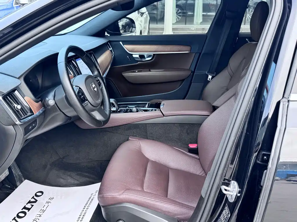 Volvo S90 plug-in hybrid 2023 T8 plug-in hybrid four-wheel drive long range Zhiyi luxury version купить на сайте DeffCars