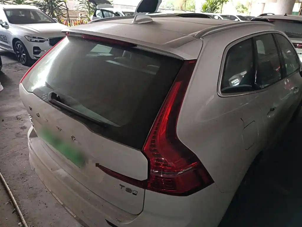 Volvo XC60 plug-in hybrid 2025 plug-in hybrid long-range four-wheel drive Zhiya luxury version купить на сайте DeffCars