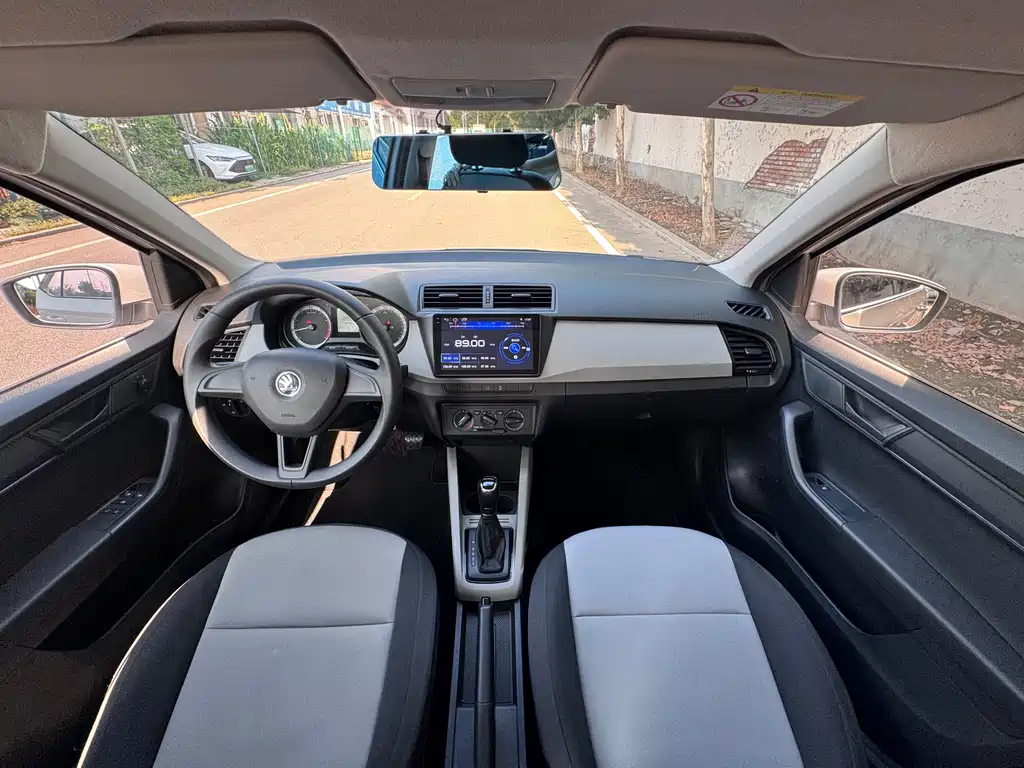 Fabia 2017 1.4L automatic car version купить на сайте DeffCars