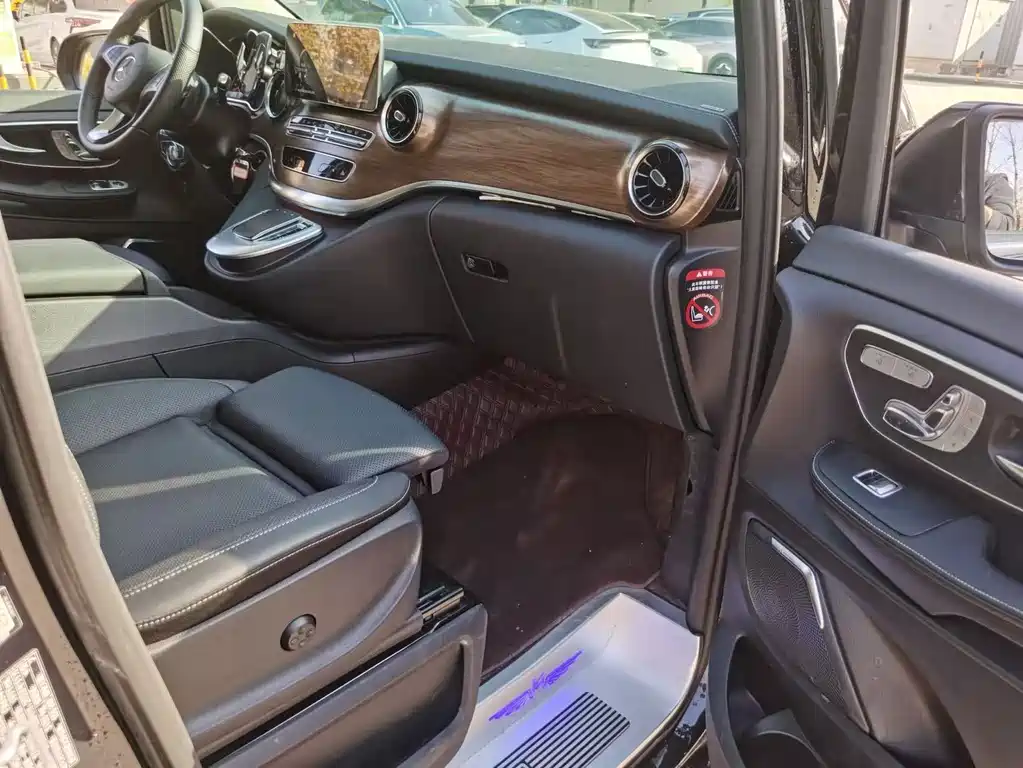 Mercedes-Benz V-Class 2022 V 260 L Long Wheelbase Luxury Edition купить на сайте DeffCars