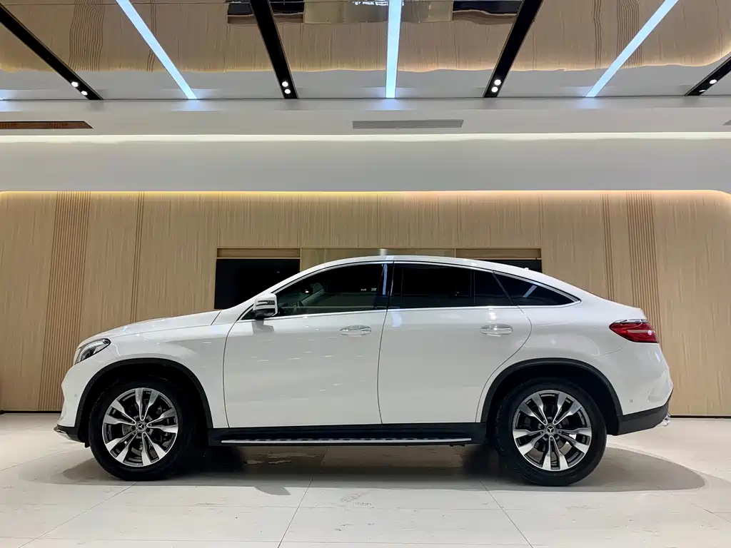 Mercedes-Benz GLE Coupe 2017 GLE 400 4MATIC Coupe SUV купить на сайте DeffCars