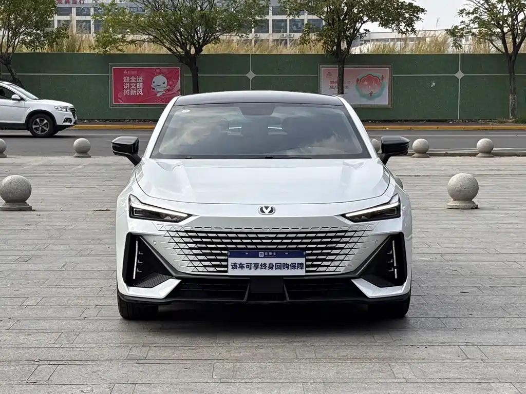 Changan UNI-V 2022 1.5T premium model купить на сайте DeffCars