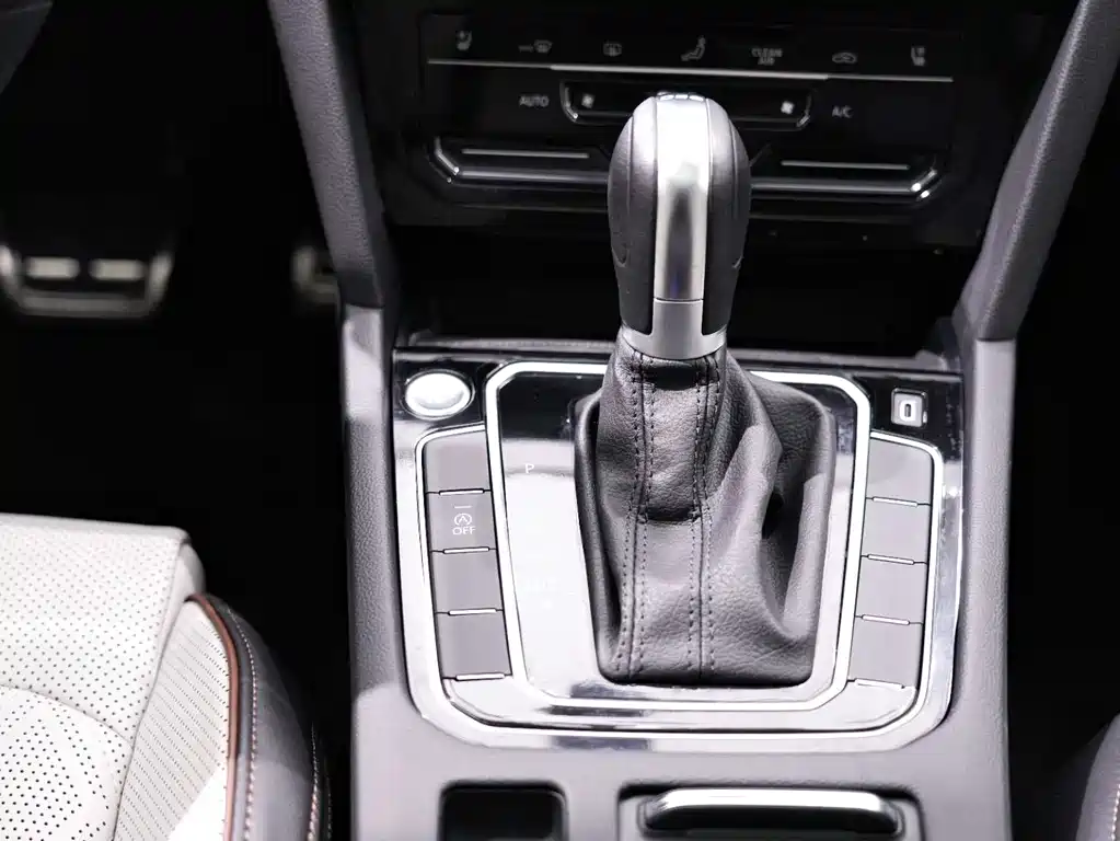 Magotan 2023 2 million commemorative edition 330TSI DSG luxury model купить на сайте DeffCars