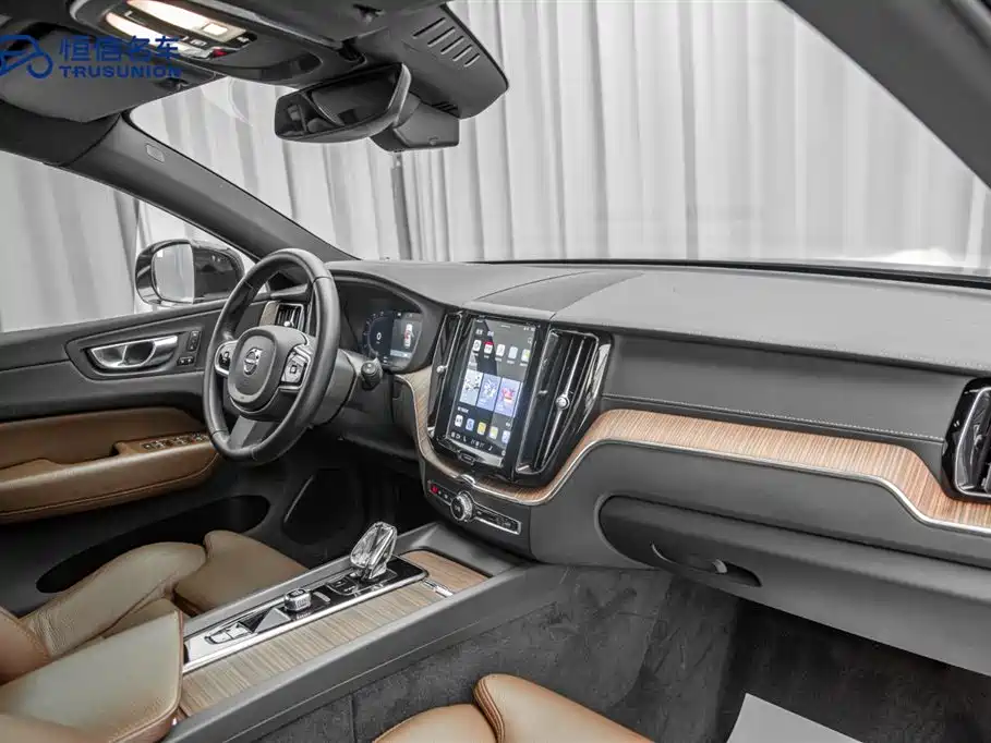 Volvo XC60 2022 B5 four-wheel drive Zhiyuan Deluxe Edition купить на сайте DeffCars