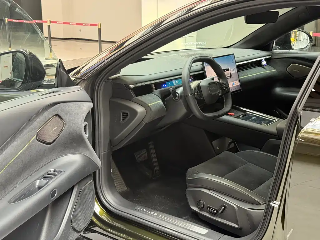 Lynk & Co 10 EM-P 2025 240 four-wheel drive Ultra sports version купить на сайте DeffCars