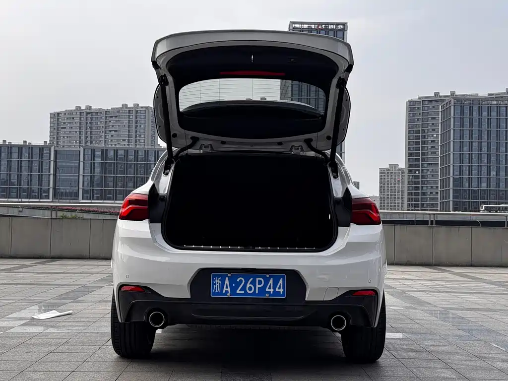 BMW X2 2021 sDrive25i leading M sports package купить на сайте DeffCars