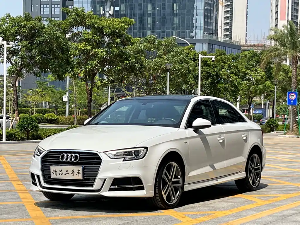 Audi A3 2018 30th Anniversary Limousine 35 TFSI Fashion купить на сайте DeffCars
