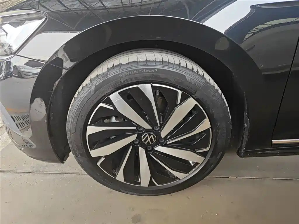 Passat 2025 Outstanding Model 380TSI Dragon Edition купить на сайте DeffCars