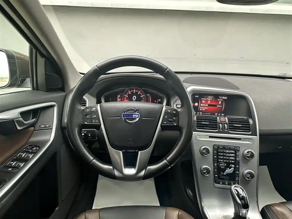 Volvo XC60 2017 T5 AWD Zhiyuan upgraded version купить на сайте DeffCars