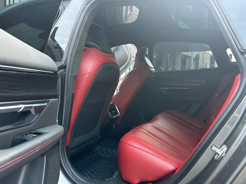 Xpeng P7 2021 562E Pengyi Performance Edition купить на сайте DeffCars