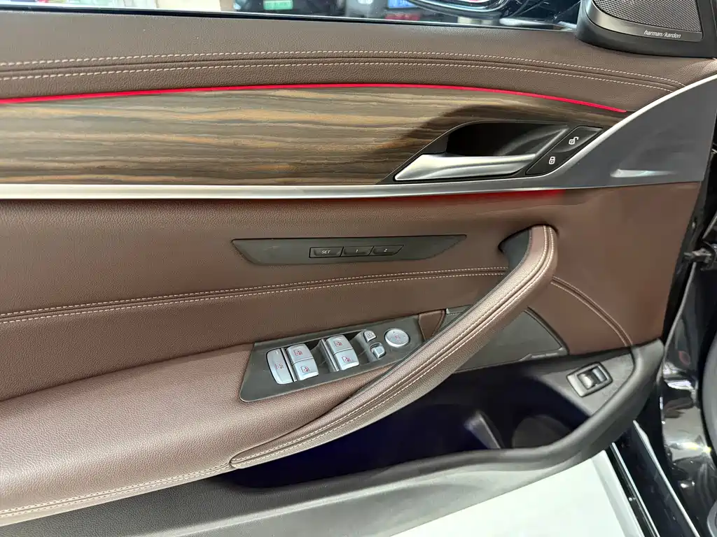 BMW 5 Series 2023 530Li Leading Luxury Package купить на сайте DeffCars