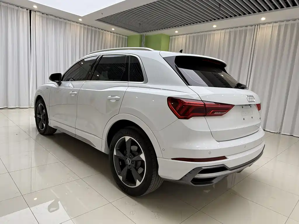 Audi Q3 2022 35 TFSI Fashionable and Dynamic купить на сайте DeffCars