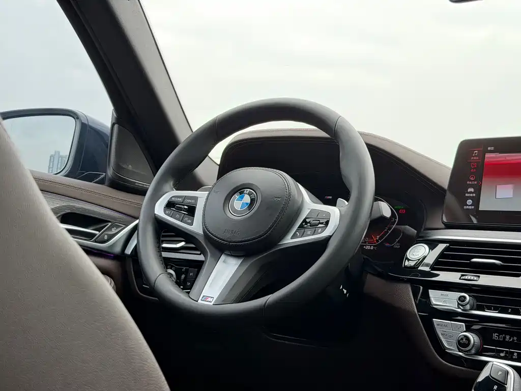 BMW 5 Series 2021 530Li Leading M Sports Package купить на сайте DeffCars