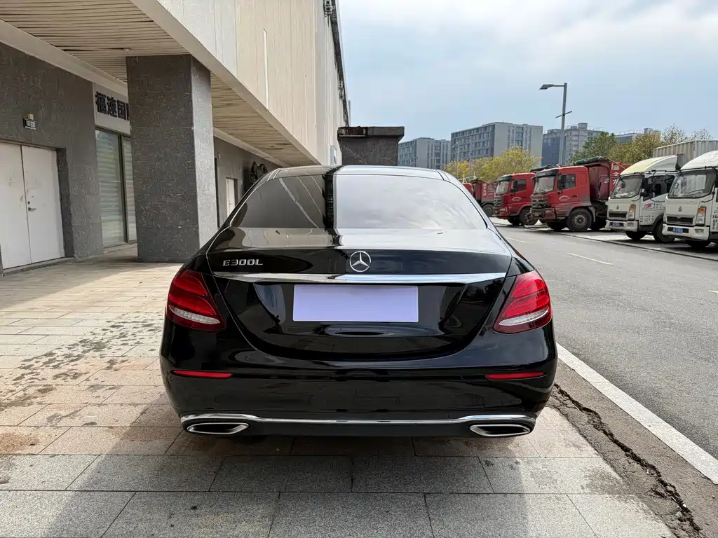 Mercedes-Benz E-Class 2017 E 300 L Luxury Model купить на сайте DeffCars