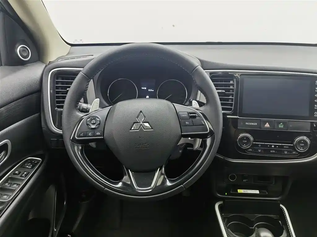 Outlander 2019 2.4L four-wheel drive exclusive version, 5 seats, National VI купить на сайте DeffCars