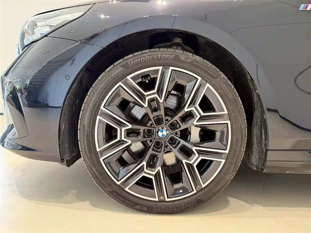 BMW 5 Series 2025 530Li Exclusive M Sports Package купить на сайте DeffCars