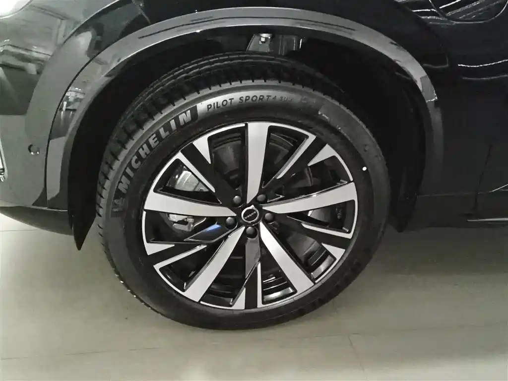 Volvo XC90 plug-in hybrid 2025 facelift T8 Zhiyuan luxury version 7 seats купить на сайте DeffCars