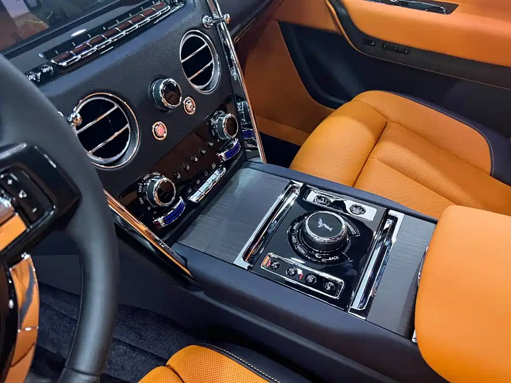 Cullinan 2018 five-seater version купить на сайте DeffCars