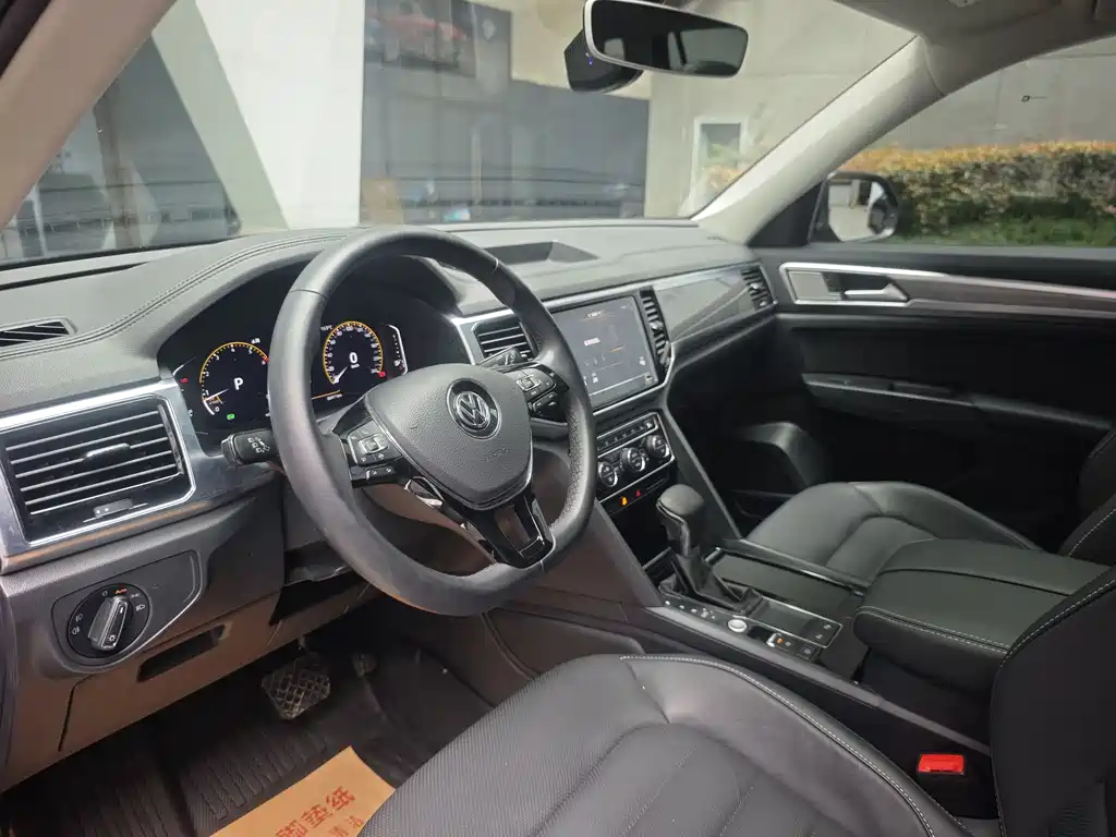 Touron 2020 330TSI 2WD Deluxe Edition National VI купить на сайте DeffCars