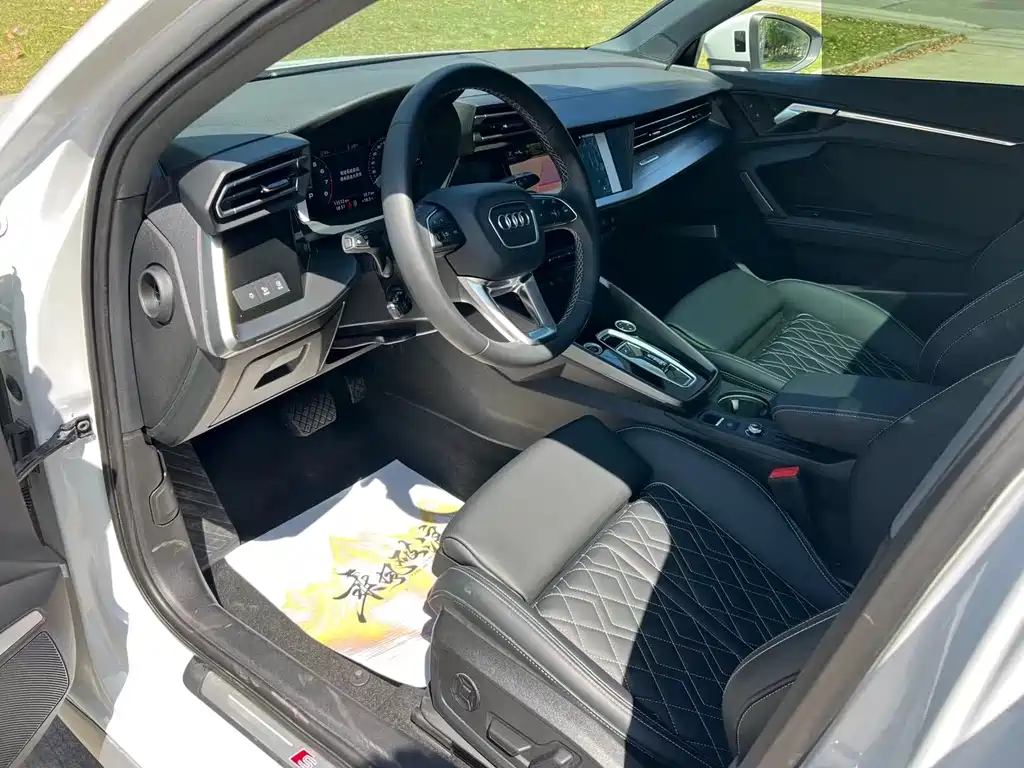 Audi A3 2025 A3L Limousine 35TFSI Flying Spur Exclusive купить на сайте DeffCars