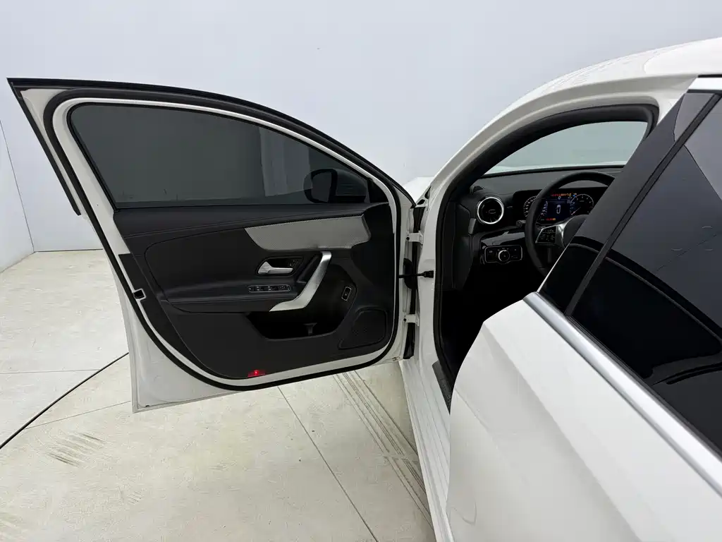 Mercedes-Benz A-Class 2023 A 180 L купить на сайте DeffCars