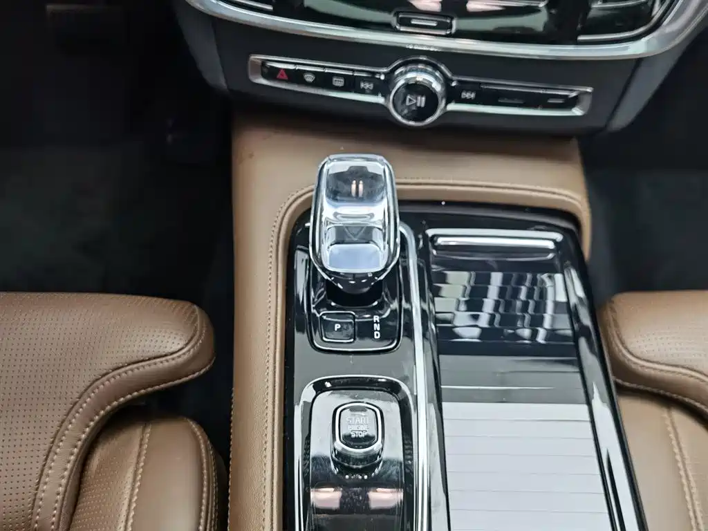 Volvo S90 plug-in hybrid 2024 plug-in hybrid four-wheel drive long range Zhiya luxury version купить на сайте DeffCars