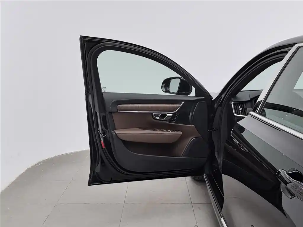 Volvo S90 2021 B5 Zhiyuan Luxury Edition купить на сайте DeffCars