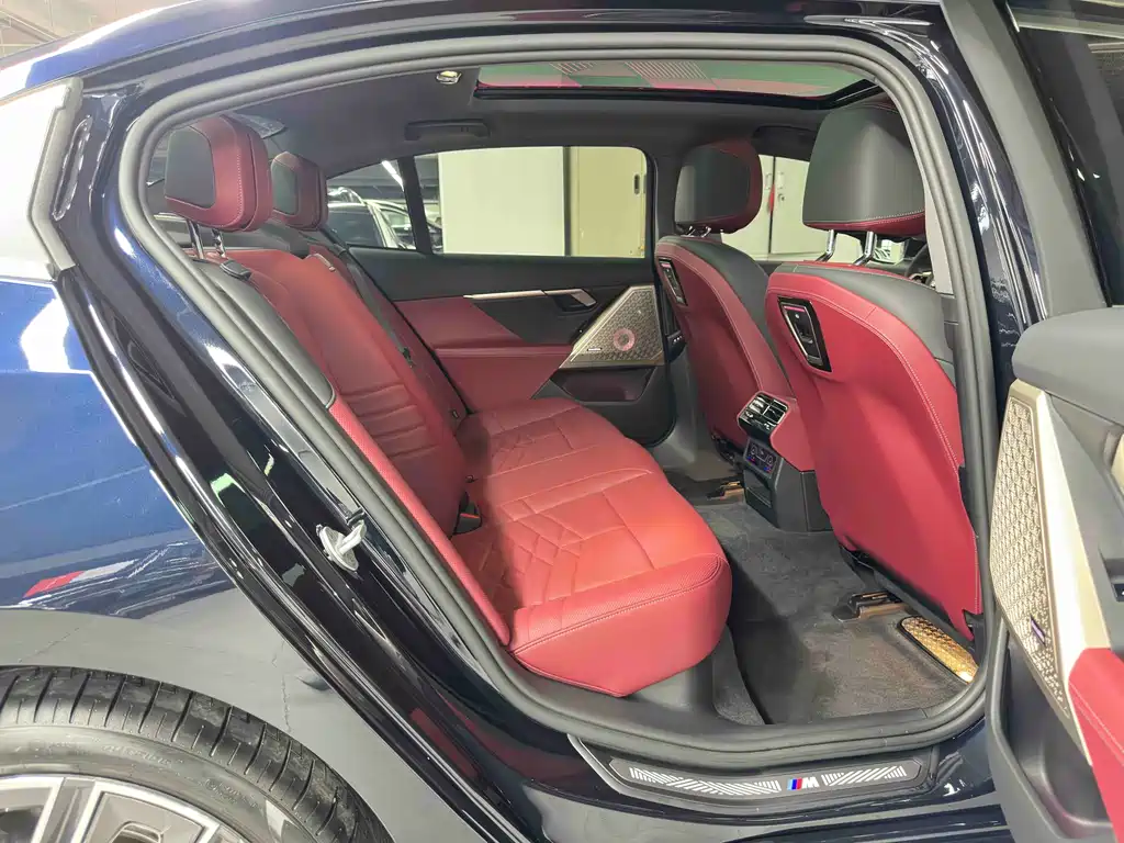 BMW 5 Series 2025 530Li Exclusive M Sports Package купить на сайте DeffCars