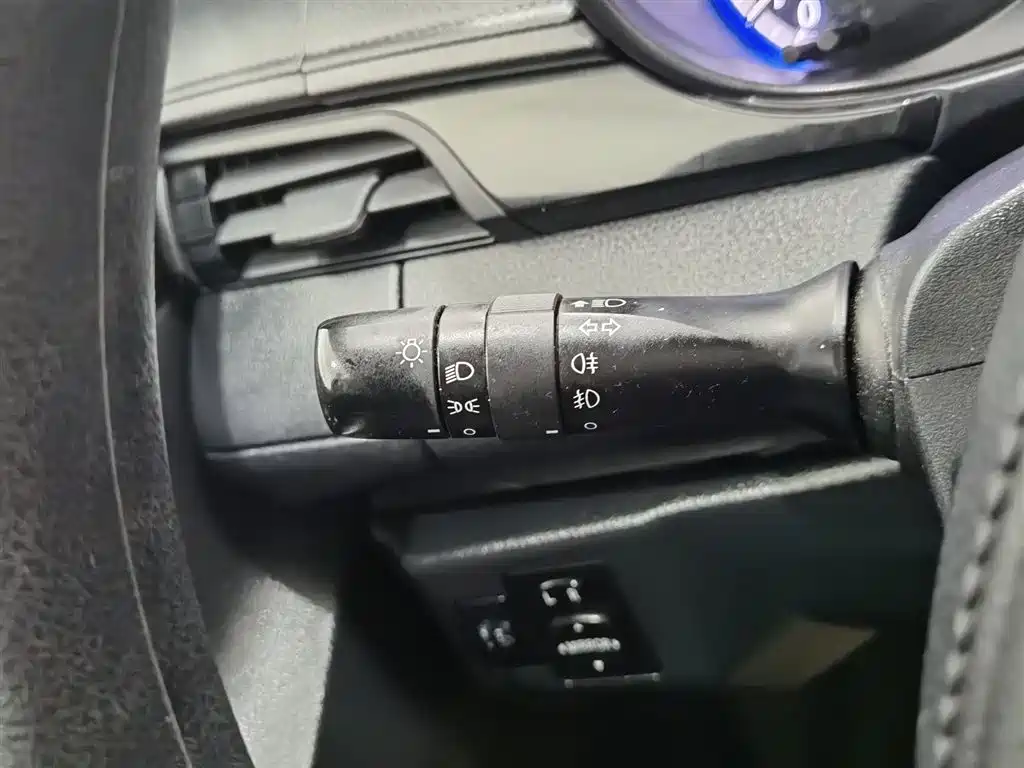 YARiS L 2016 model facelift 1.5G CVT sunroof version купить на сайте DeffCars