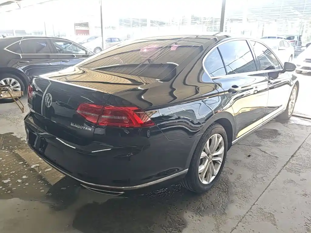 MAGOTAN 2018 330TSI DSG luxury model купить на сайте DeffCars