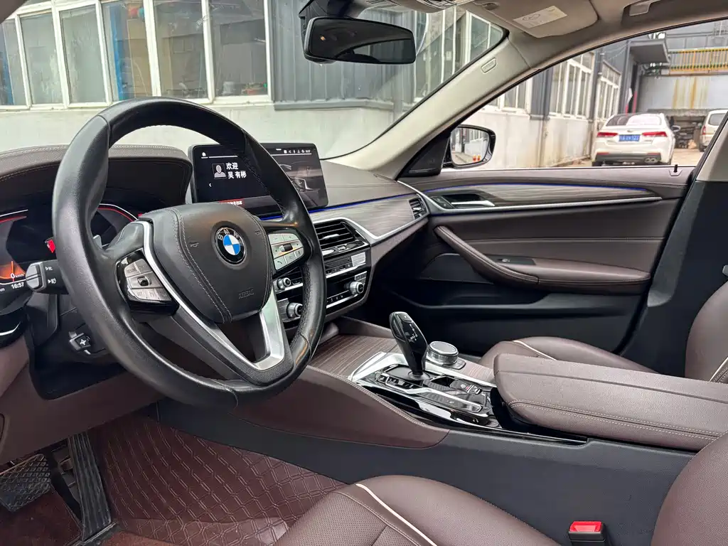 BMW 5 Series 2023 530Li Leading Luxury Package купить на сайте DeffCars