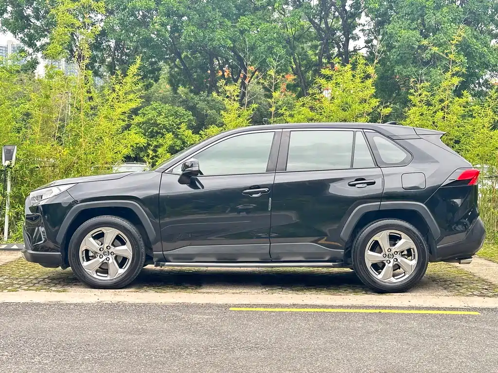 RAV4 Rongfang 2021 2.0L CVT two-wheel drive fashion version купить на сайте DeffCars
