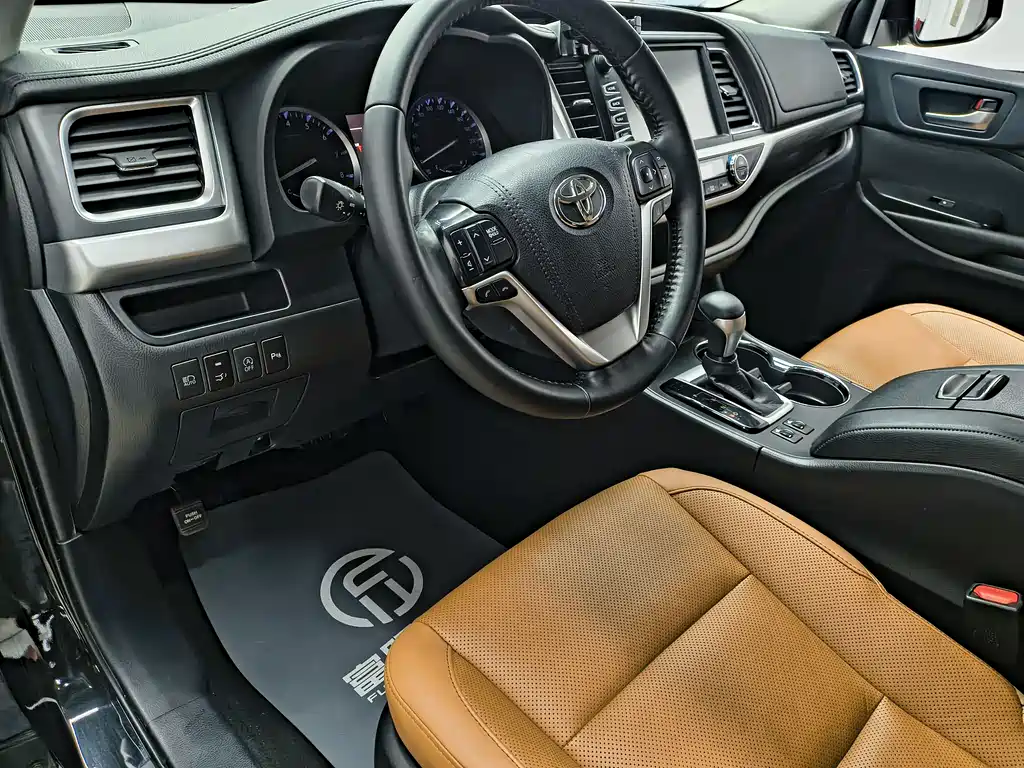 Highlander 2018 2.0T four-wheel drive knight version, 7 seats, National VI купить на сайте DeffCars