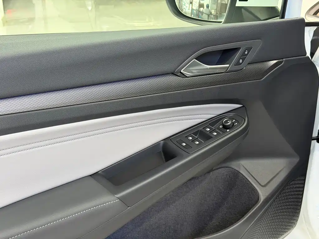 Golf 2025 facelift 300TSI R-Line купить на сайте DeffCars