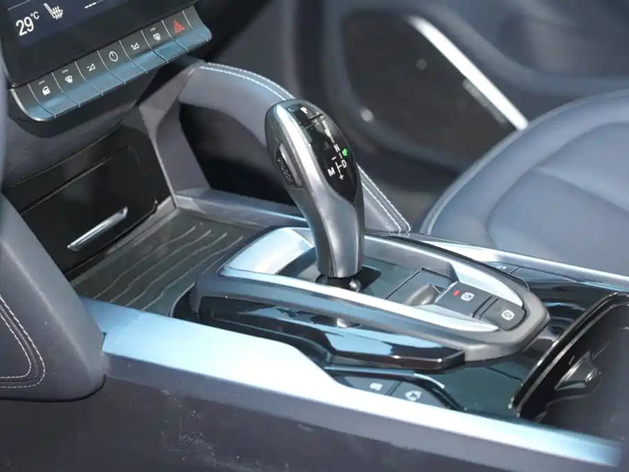 Zhonghua V7 2018 280T DCT premium type 5 seats купить на сайте DeffCars