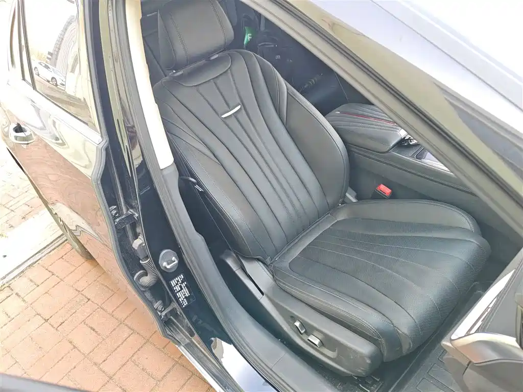 Hongqi H5 2024 1.5T DCT Zhilian Qiyun Edition купить на сайте DeffCars