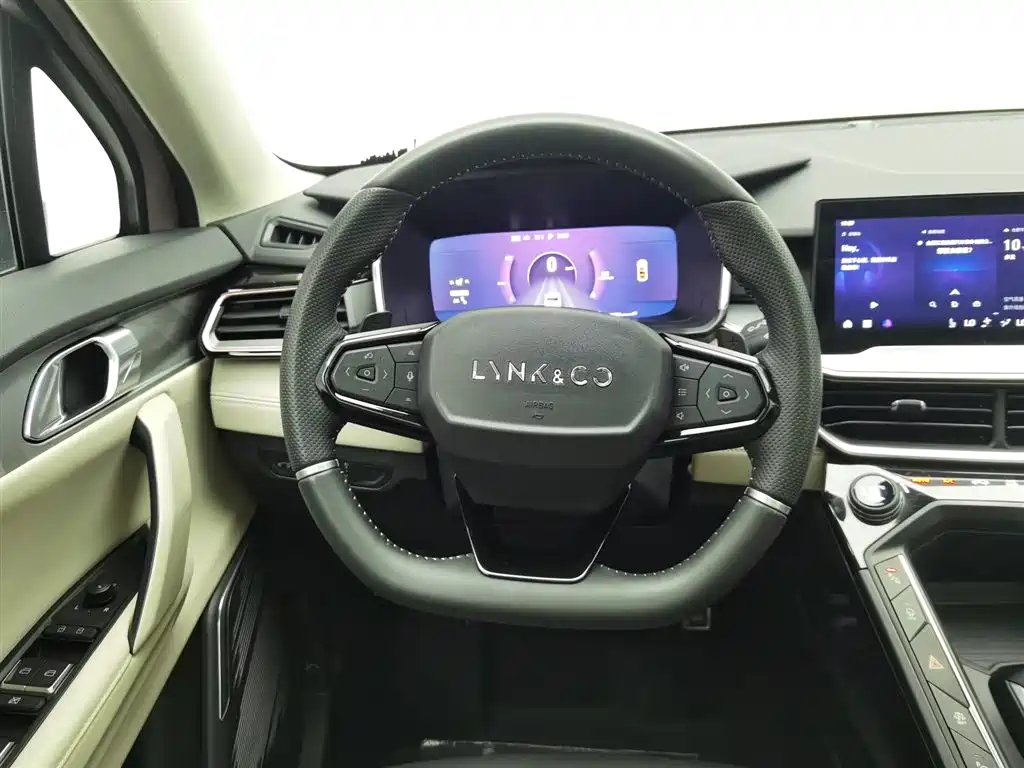 Lynk & Co 06 2021 1.5T Shero Pink Special Edition купить на сайте DeffCars