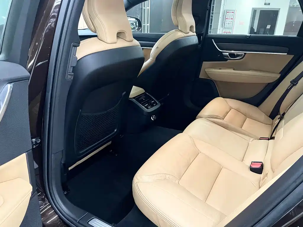 Volvo V90 2019 Cross Country T5 AWD Zhiyuan Edition National V купить на сайте DeffCars