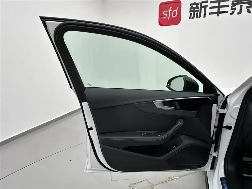 Audi A4L 2023 40 TFSI luxury and dynamic model купить на сайте DeffCars