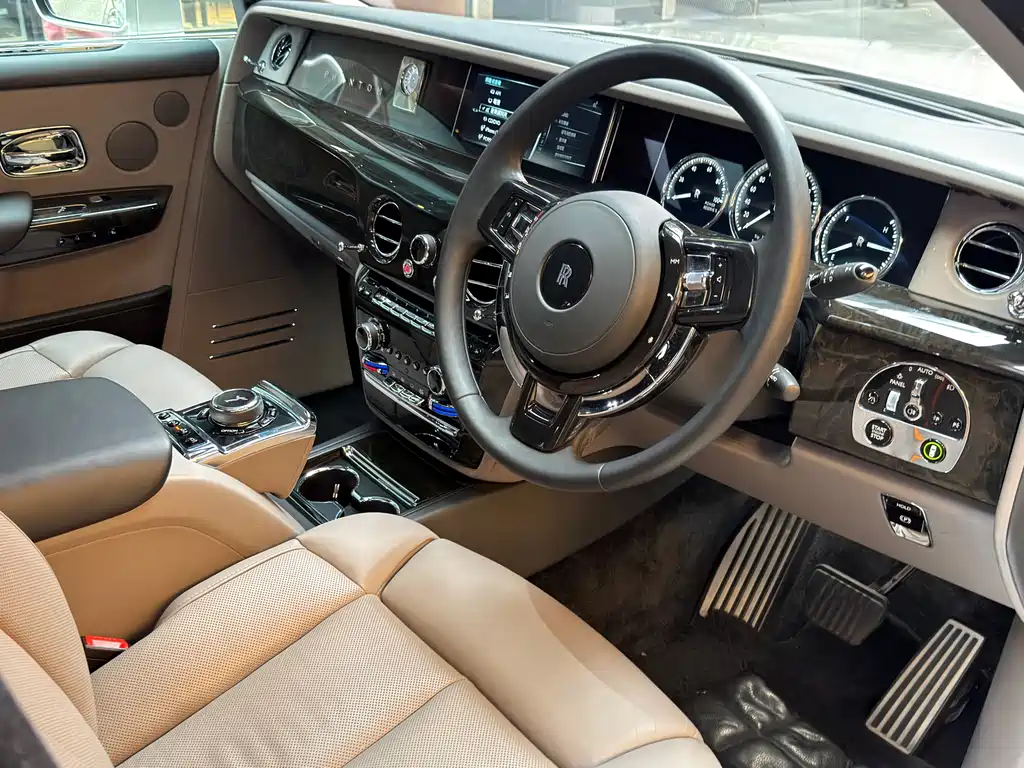 Phantom 2018 6.7T long wheelbase version купить на сайте DeffCars