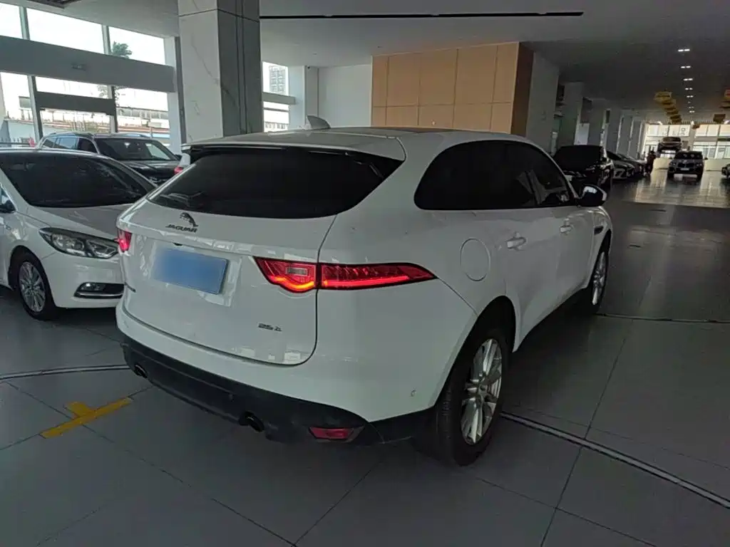 Jaguar F-PACE 2016 2.0T 2WD Urban Exclusive Edition купить на сайте DeffCars