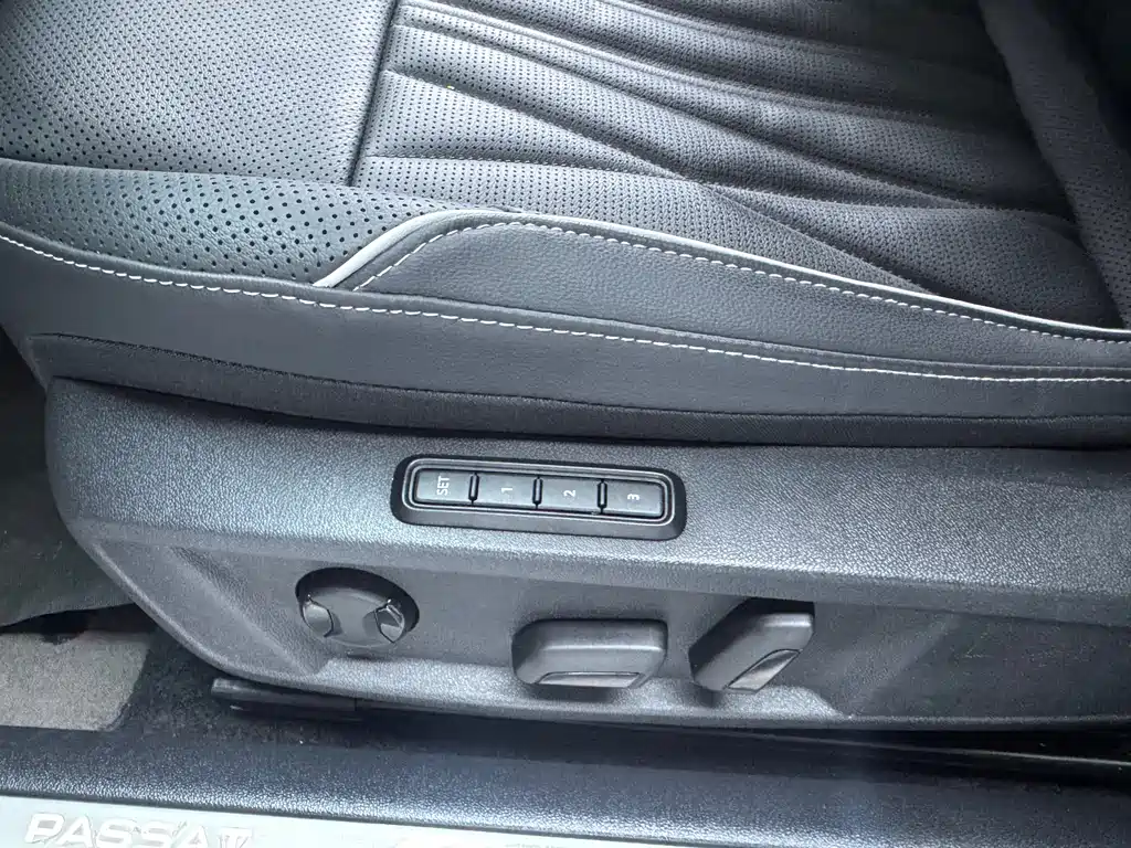 Passat 2023 380TSI Deluxe Edition купить на сайте DeffCars