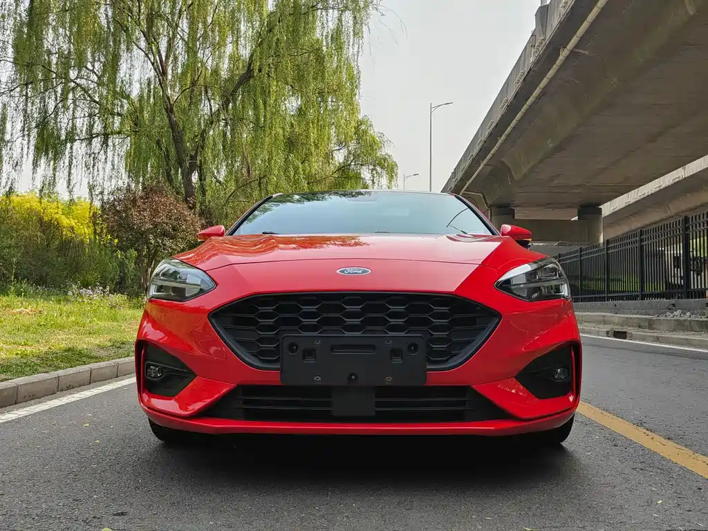 Focus 2020 Hatchback EcoBoost 180 Automatic ST Line купить на сайте DeffCars