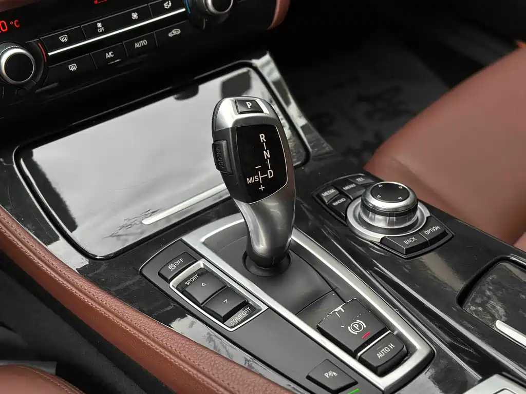 BMW 5 Series 2013 520Li Elegant купить на сайте DeffCars