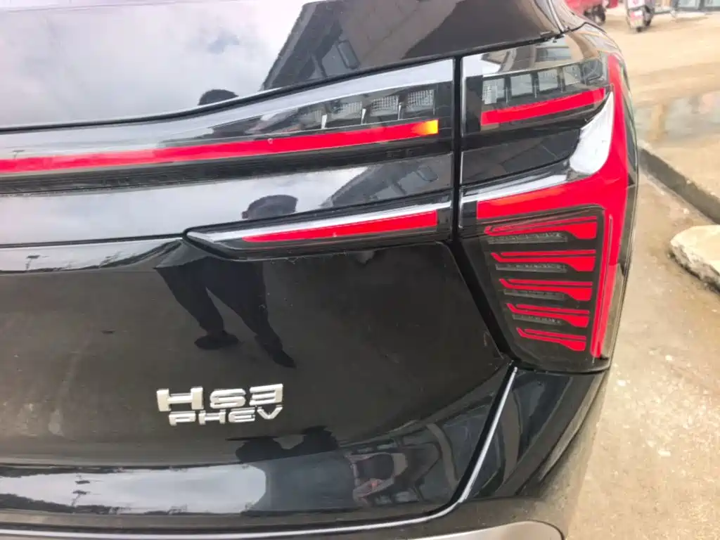 Hongqi HS3 PHEV 2025 model 117km Jinwei PLUS version купить на сайте DeffCars