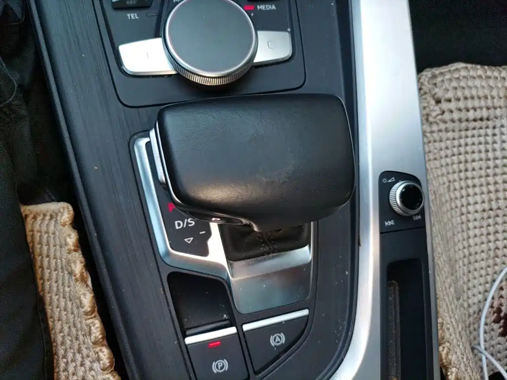 Audi A4L 2017 45 TFSI quattro sports купить на сайте DeffCars