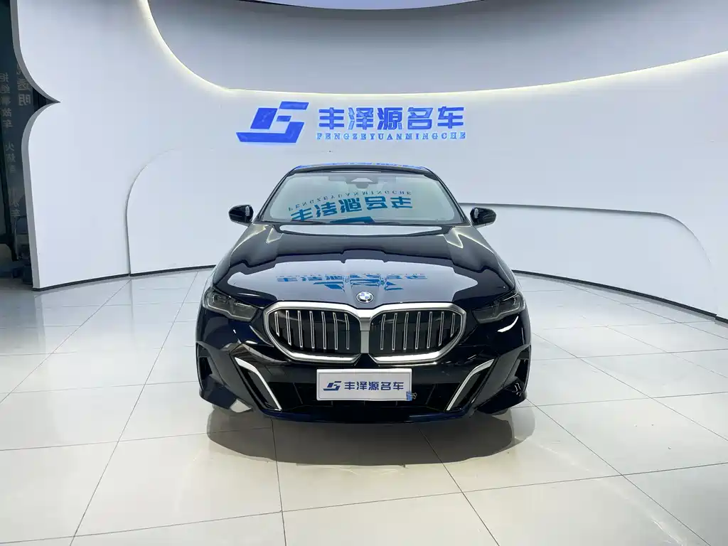 BMW 5 Series 2025 530Li Leading M Sports Package купить на сайте DeffCars