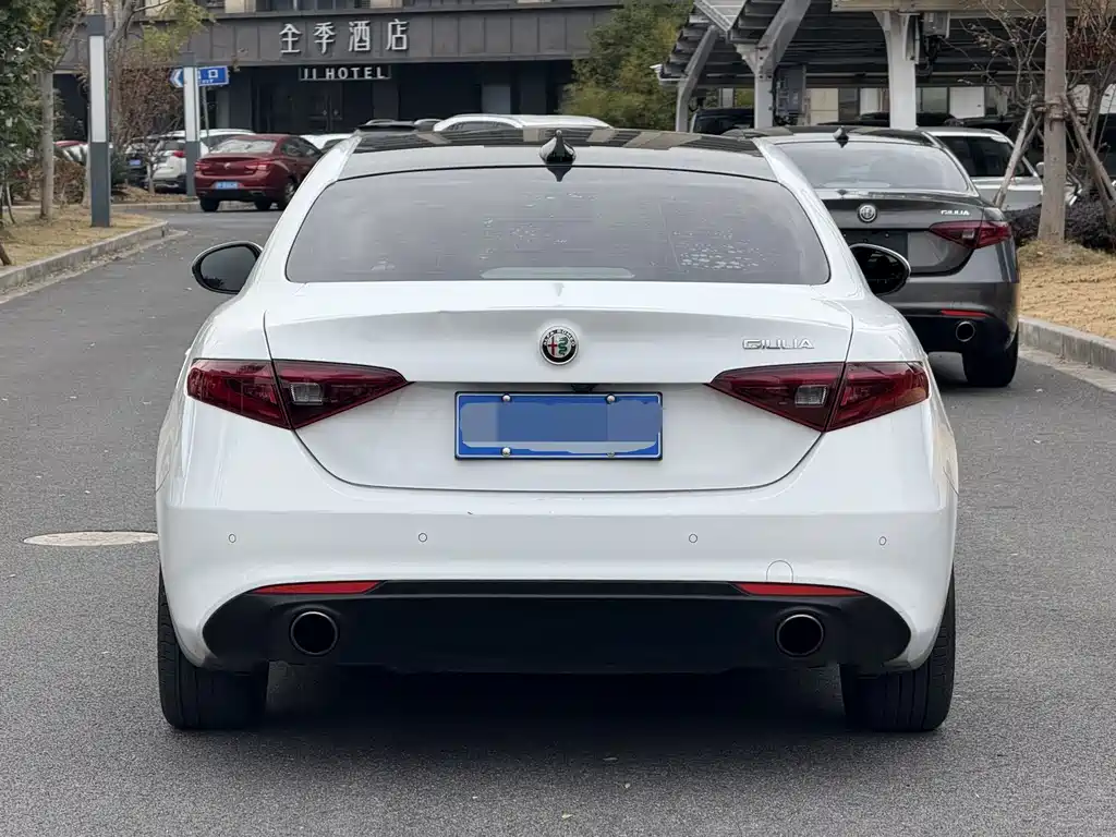 Giulia Juliet 2017 2.0T 280HP Luxury Edition купить на сайте DeffCars