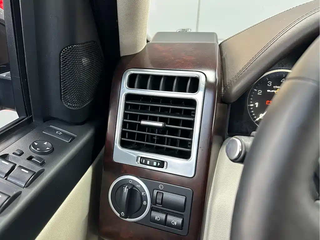 Range Rover 2011 5.0 SC V8 купить на сайте DeffCars